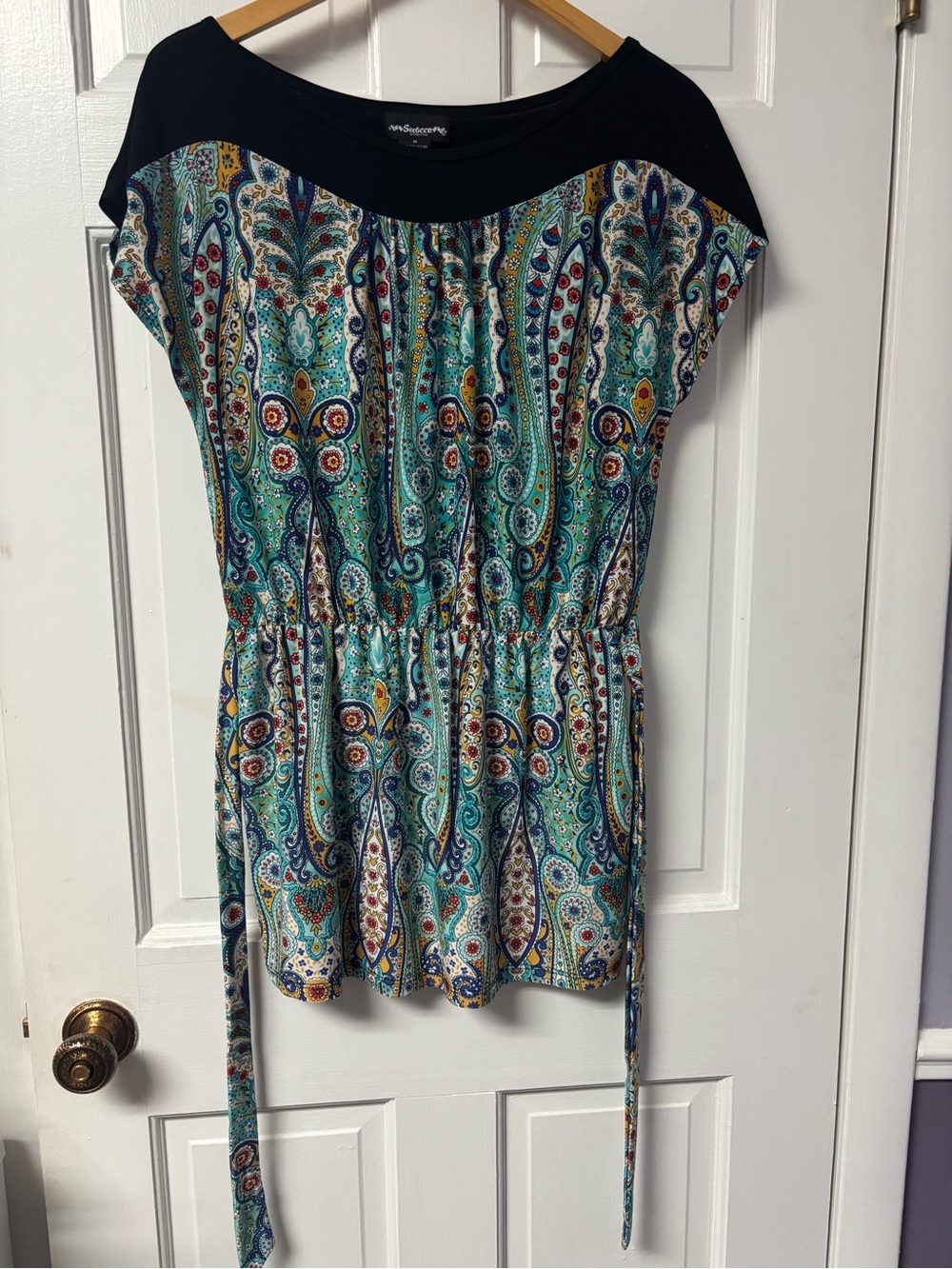 Brand Sixteen Stretch Size Medium Paisley Tie-Waist Tunic with Black Yoke